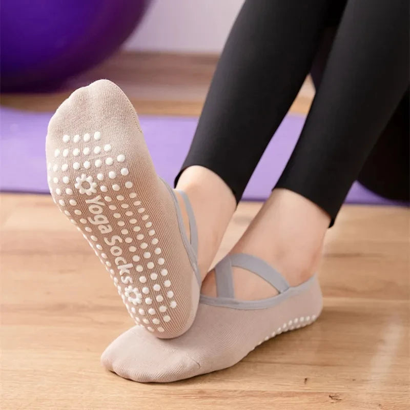 1Pair Professional Women Yoga Socks Silicone Anti-Slip Ballet Pilates Socks Women Backless Breathable Bandage Dance Sports Socks